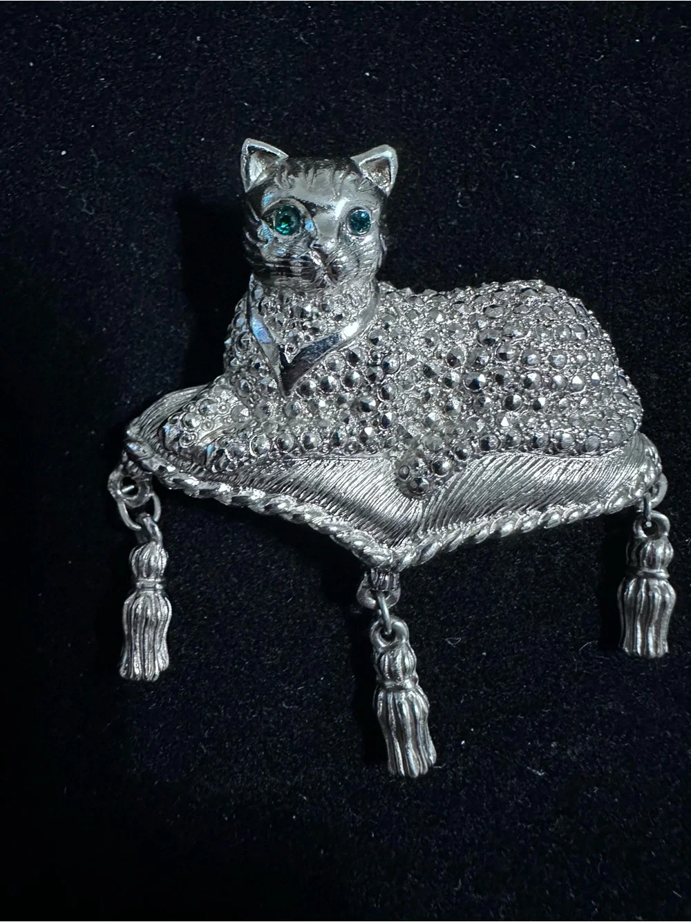 Avon Silver-Tone Cat Brooch with Green Eyes faux marcasite look